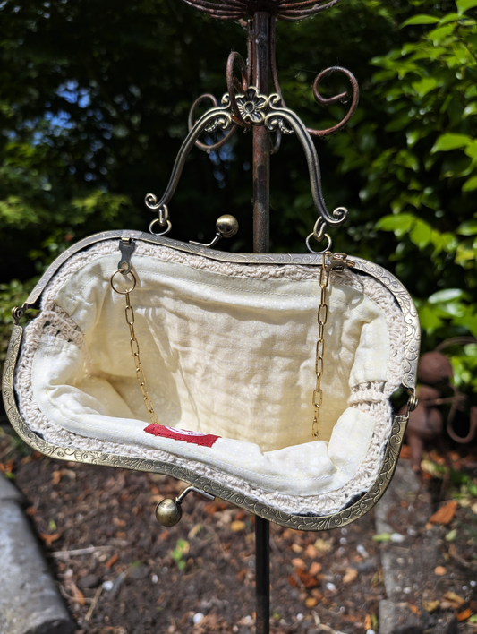 Lady Victoria’s Companion #010