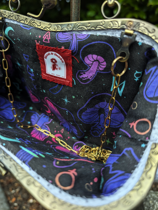 Lady Victoria’s Companion #007