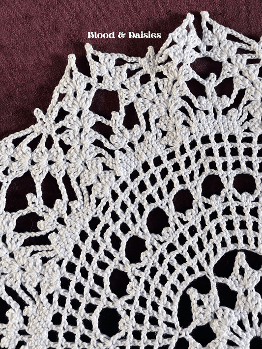 Enchanted Frostflake Table Topper - Blood & Daisies