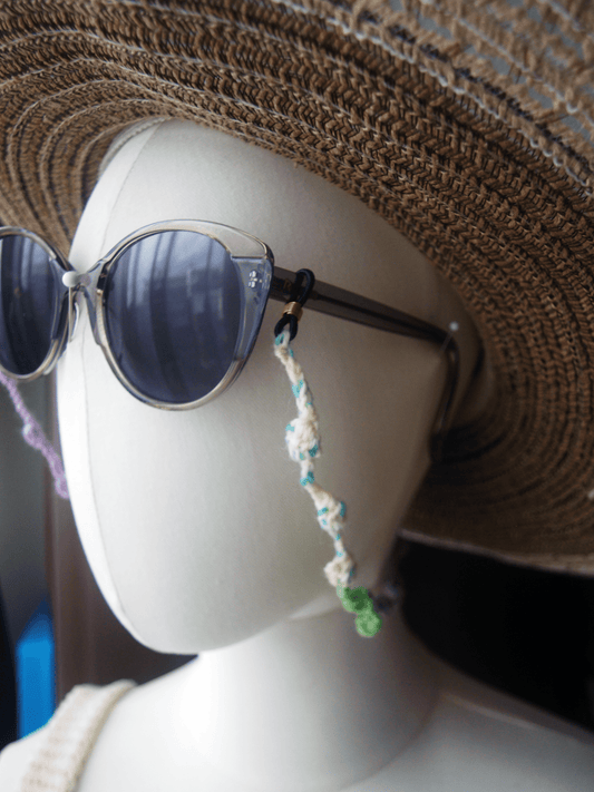 Flower Bud Eyeglass Chain - Blood & Daisies