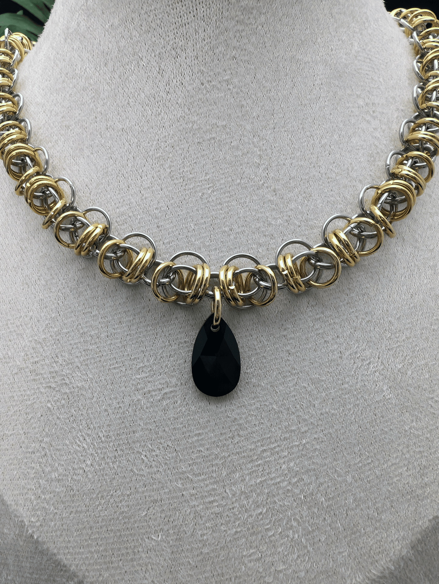 Shadows of a Dream Necklace - Blood & Daisies