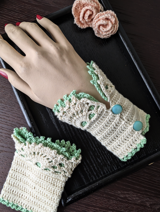 The Short Lace Waltz Light Green