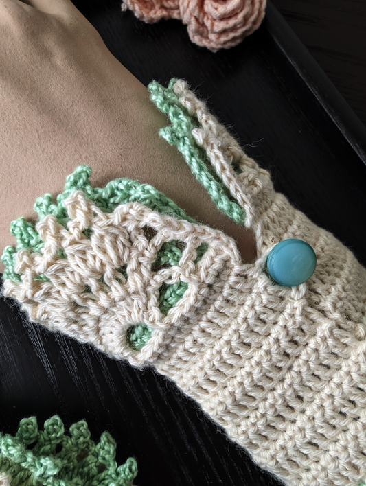 The Short Lace Waltz Light Green