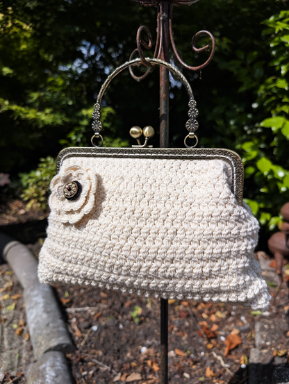 Lady Victoria’s Companion #006