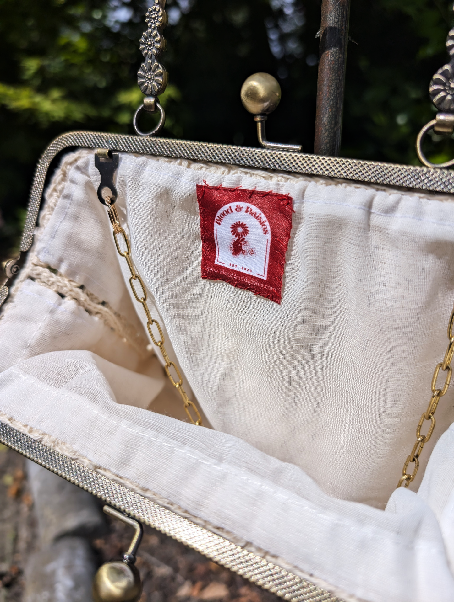 Lady Victoria’s Companion #006