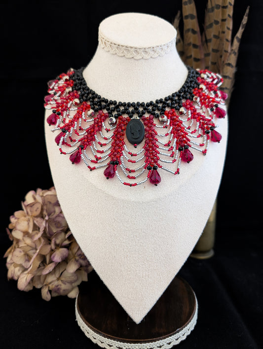 De Karmozijnen Hofhouding