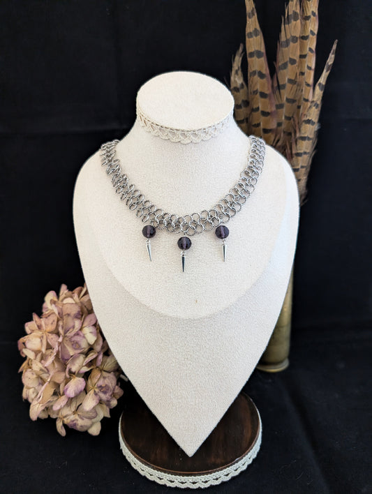 Een aanwezige gehouden