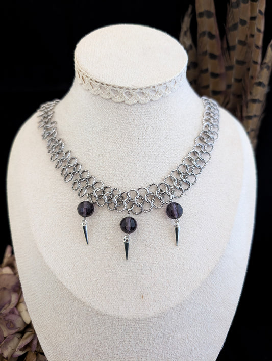 Een aanwezige gehouden