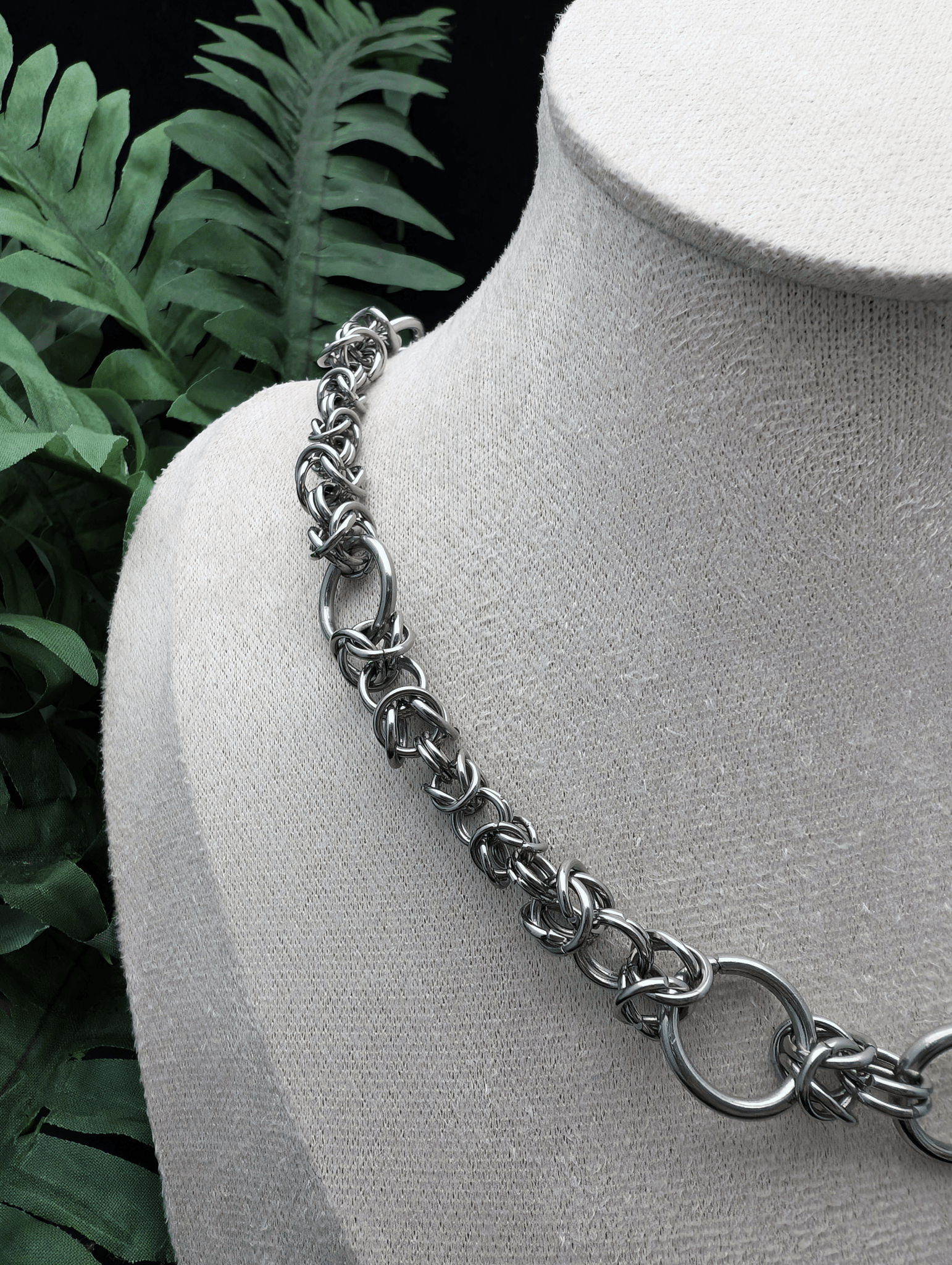 Chain of Command Necklace - Blood & Daisies