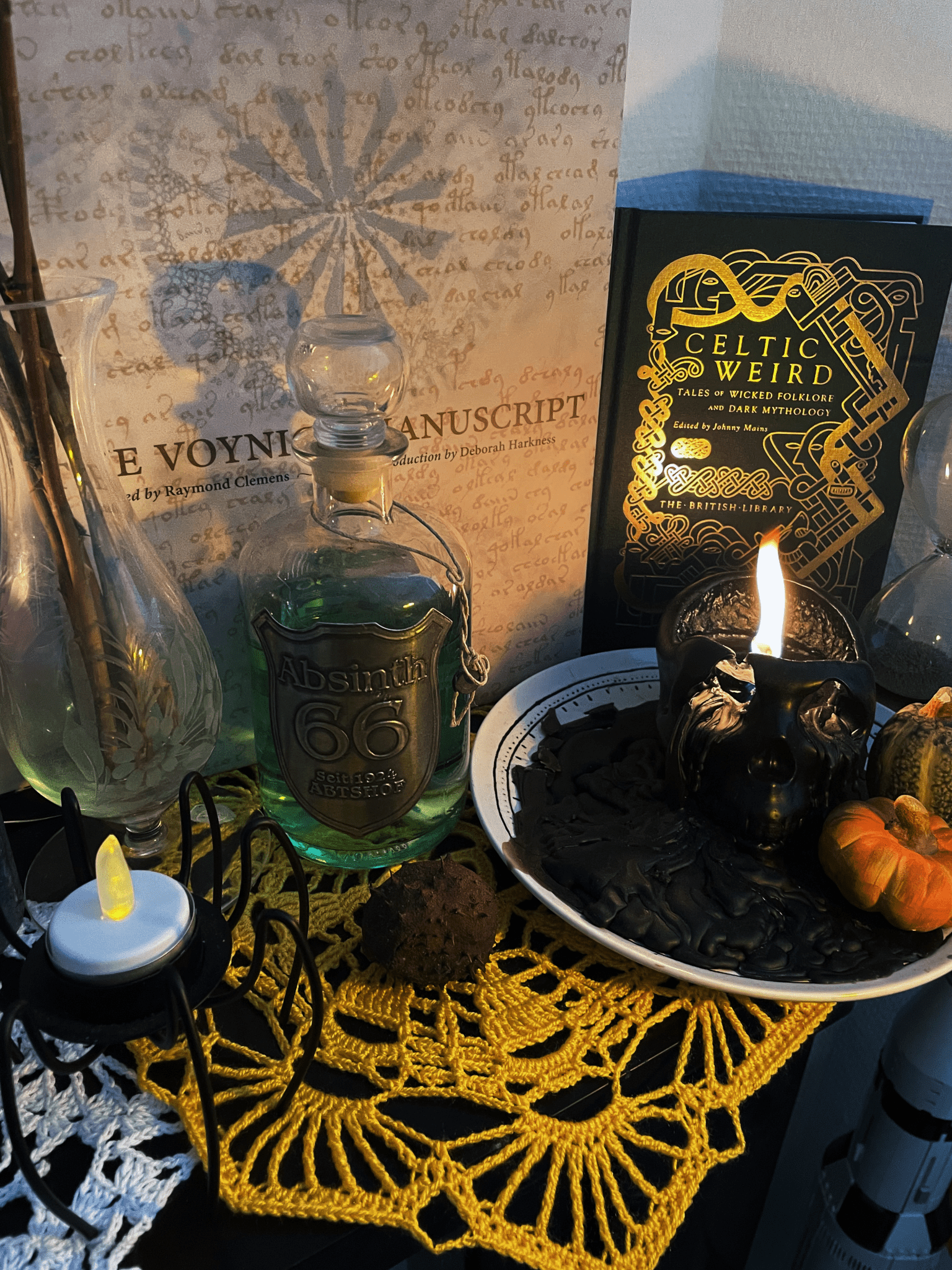 Golden Rays Table Topper - Blood & Daisies