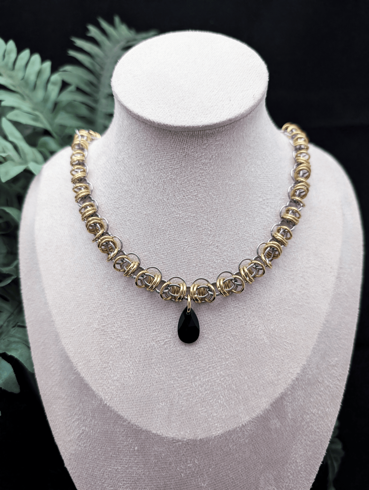 Shadows of a Dream Necklace - Blood & Daisies