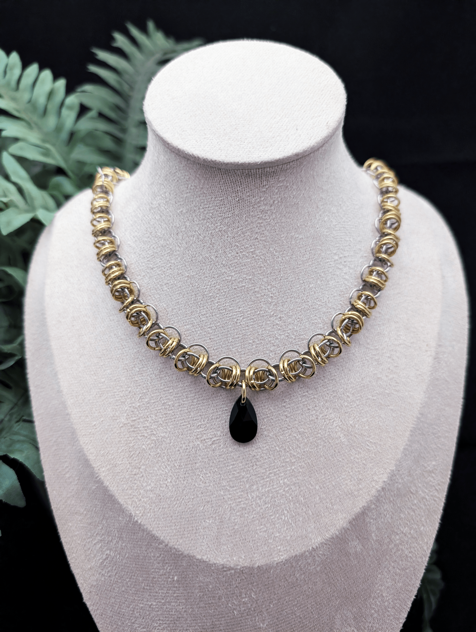 Shadows of a Dream Necklace - Blood & Daisies