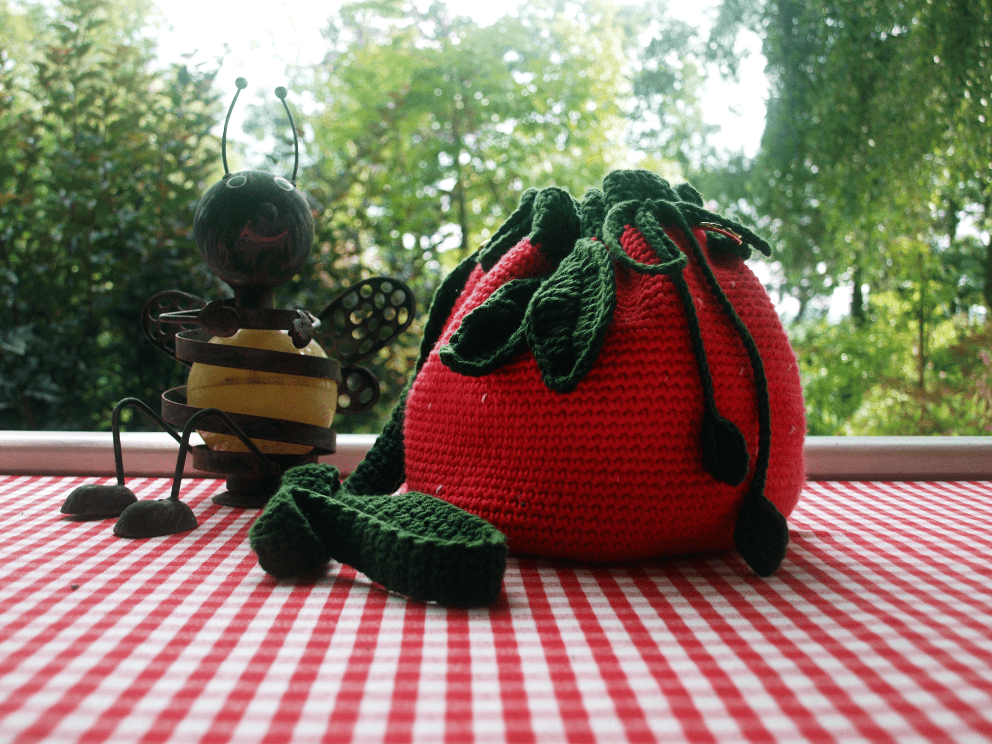 Strawberry Sunshine Bag - Blood & Daisies